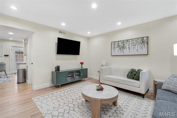 Property Photo:  4259 Burnett Walk  MO 63125 