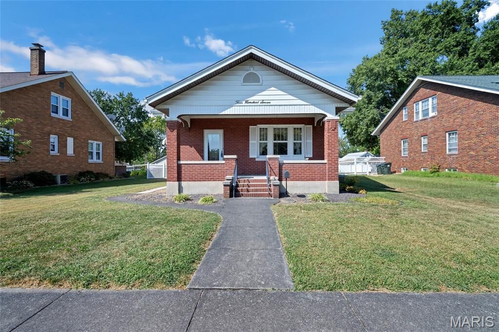 Property Photo:  407 Morrison Avenue  IL 62298 