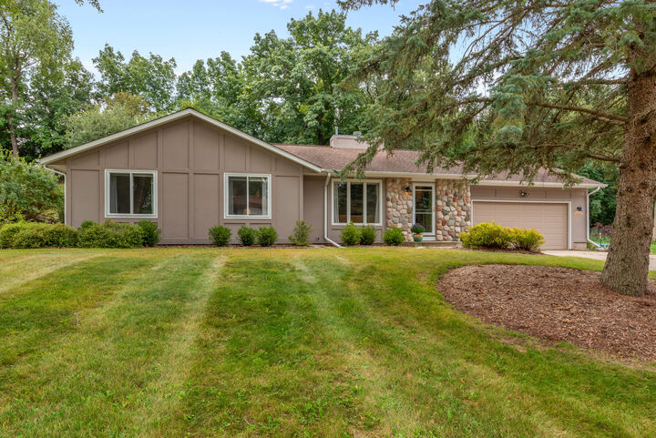 Property Photo:  809 Crescent Ln  WI 53029 