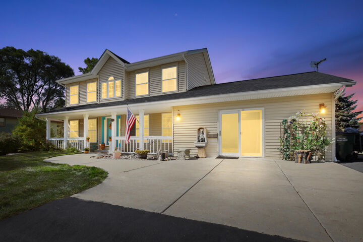 2350 E Sandy Acre Rd  West Bend WI 53090 photo