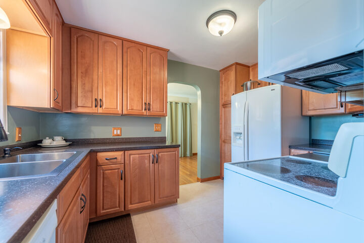 Property Photo: 2557 Lincoln Rd WI 53142