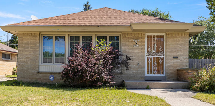 4102 N 89th St  Milwaukee WI 53222 photo