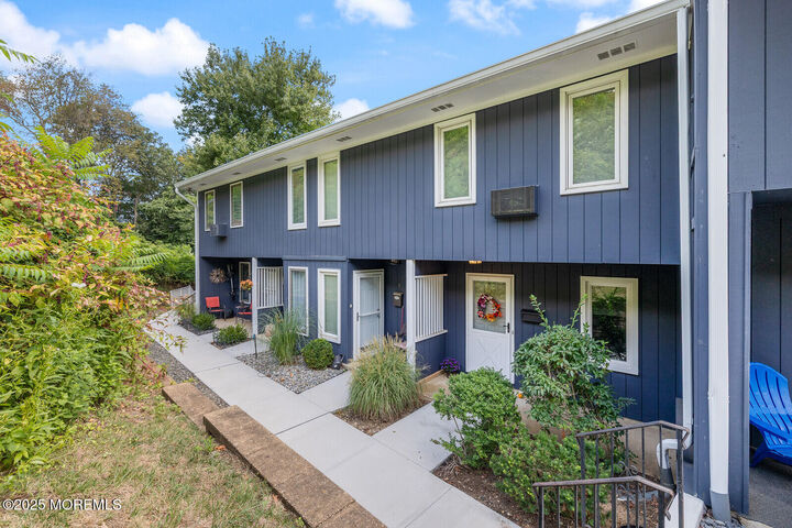 Property Photo:  E4 Hillside Court  NJ 07732 