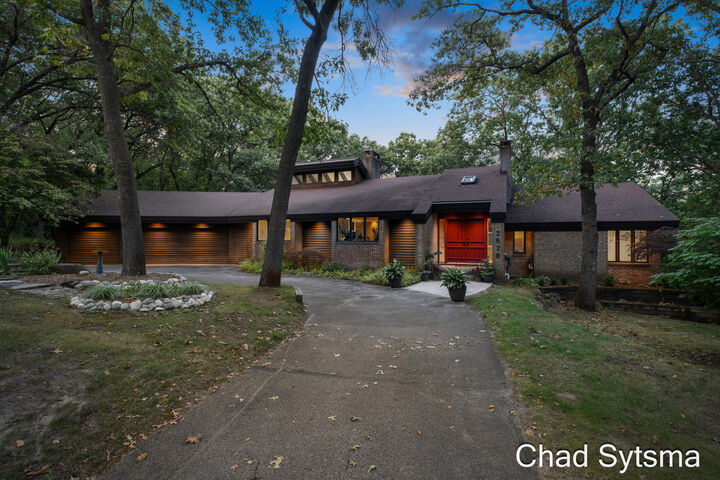 2620 Oak Ridge Trail NE  Grand Rapids MI 49525 photo