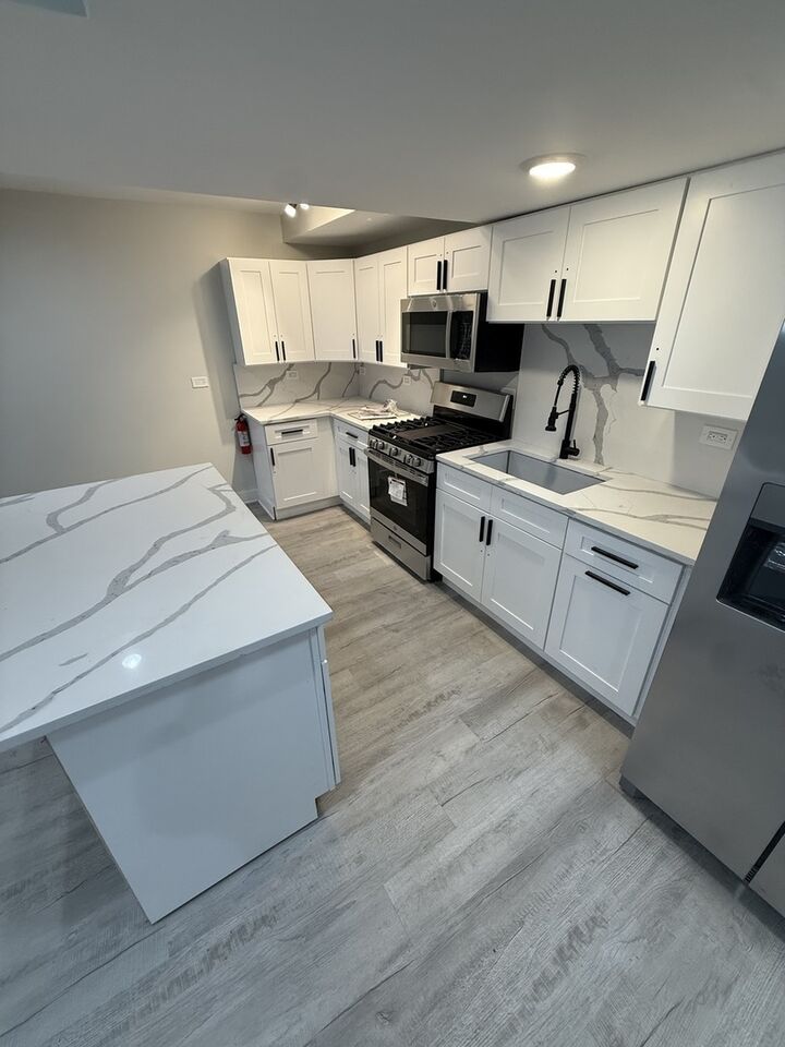 Property Photo:  2933 W Lexington Street Gdn  IL 60612 