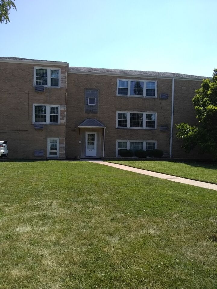 Property Photo:  5819 W 54th Place 2E  IL 60638 