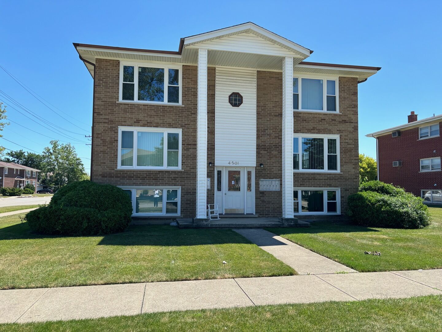 Property Photo: 4501 Sunnyside Avenue 3N IL 60513