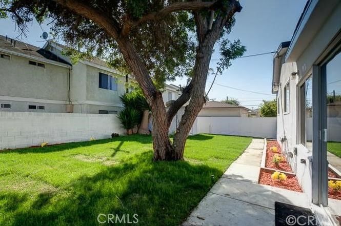 Property Photo: 1566 W 208th CA 90501