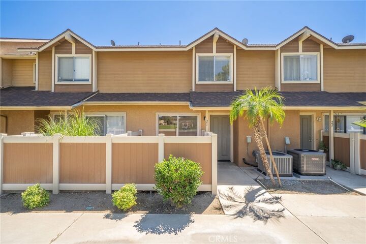 Property Photo:  1460 Kendall Drive 21  CA 92407 