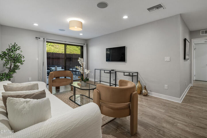 Property Photo:  805 Temple Terrace 104  CA 90042 
