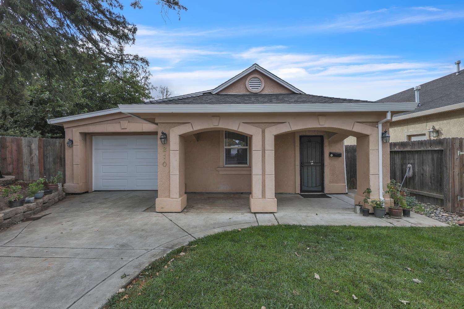 Property Photo:  210 W Pearl Avenue  CA 95207 