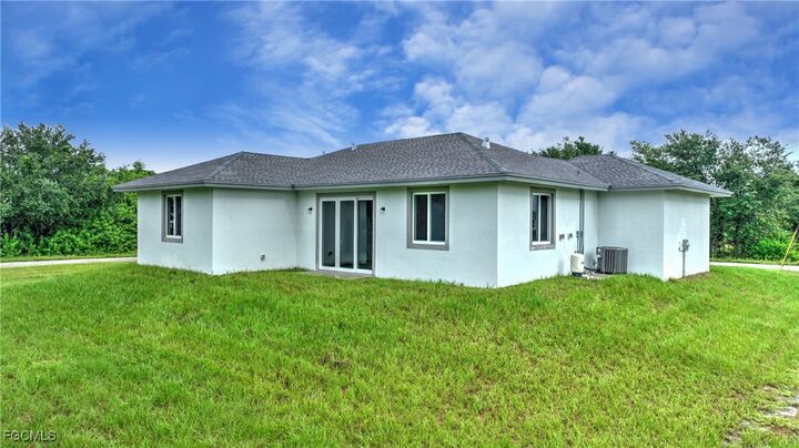 Property Photo:  532 Long Island Street E  FL 33974 