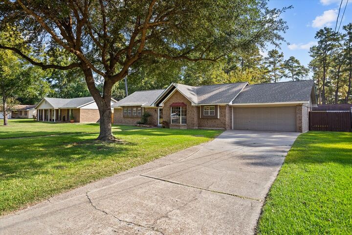 Property Photo:  8 Woodhue Ct.  TX 75904 