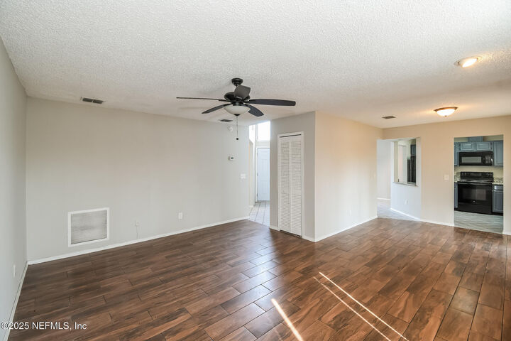 Property Photo:  5514 Manfields Place  FL 32207 