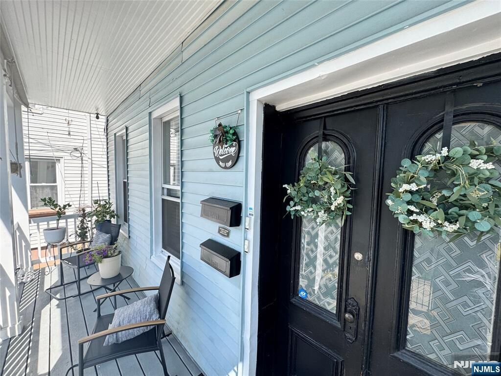 Property Photo:  24 Pamrapo Avenue 2  NJ 07305 