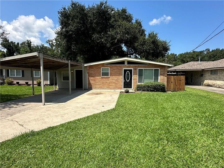 Property Photo:  724 Oak Avenue  LA 70094 