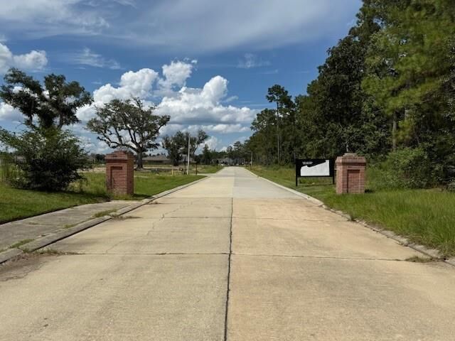 Property Photo: 225 La Chenier Drive LA 70461