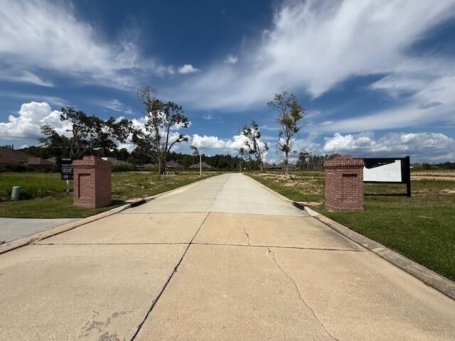 Property Photo: 254 La Chenier Drive LA 70461