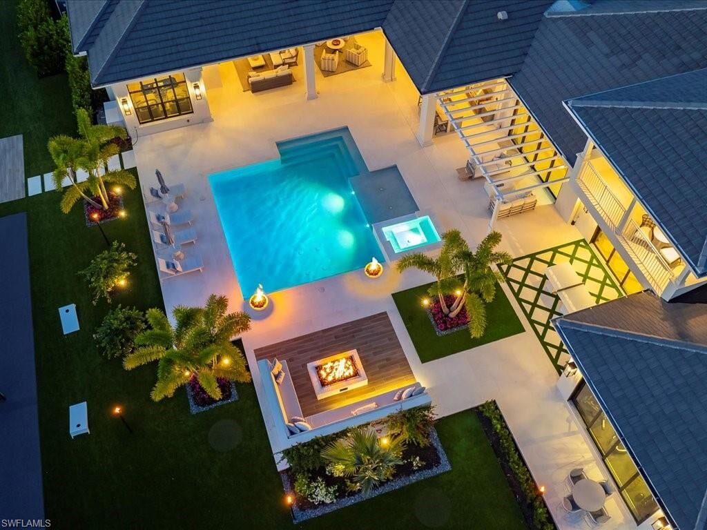 Property Photo:  186 North St  FL 34108 