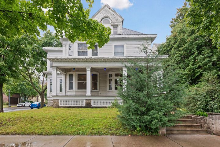 Property Photo:  1820 Colfax Avenue S  MN 55403 