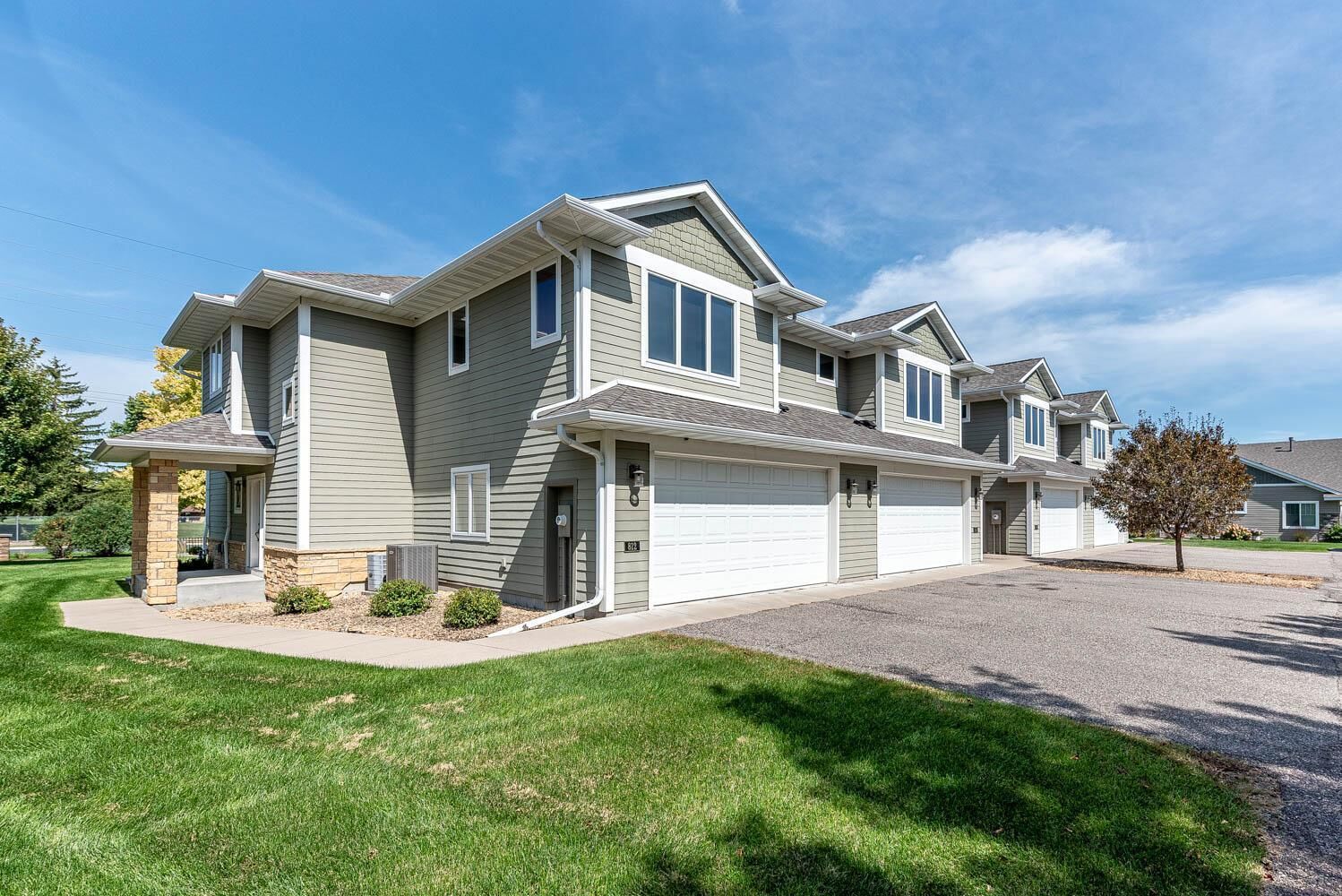 Property Photo: 814 Pinnacle Path MN 56001