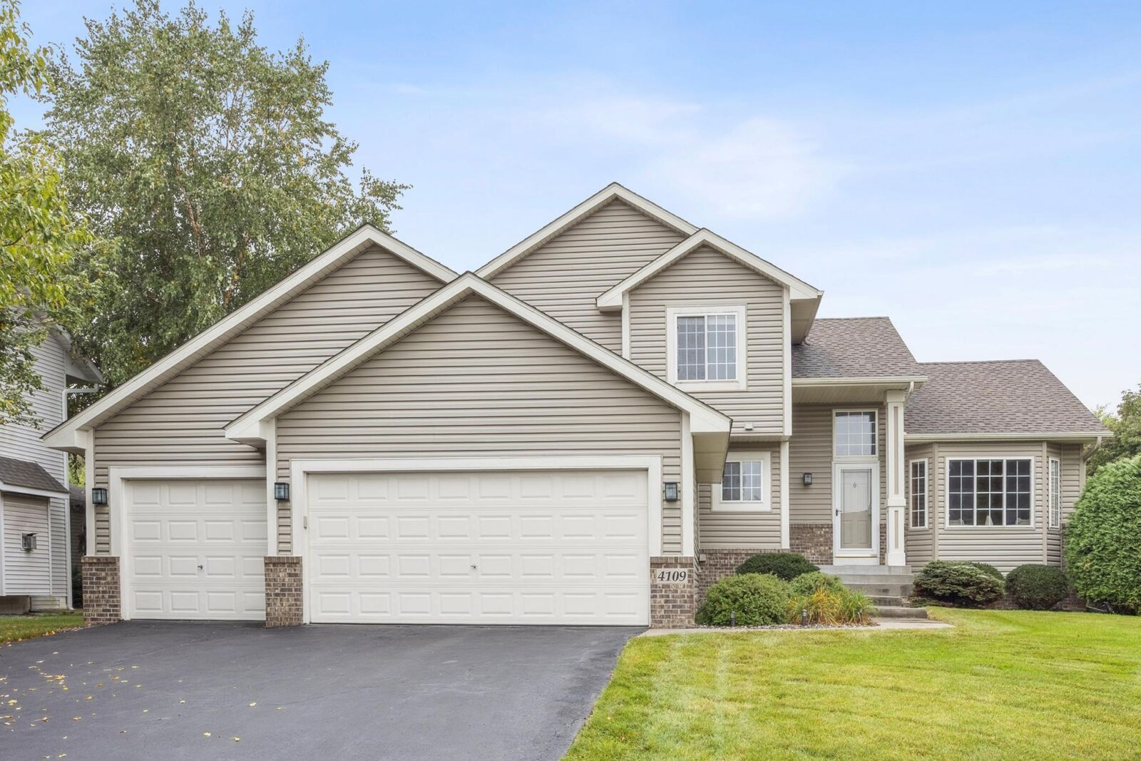 Property Photo:  4109 Edinbrook Terrace  MN 55443 