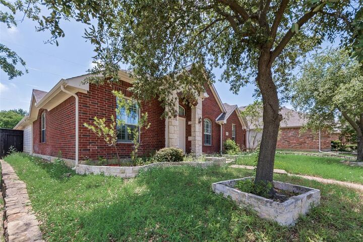 Property Photo: 5218 Hopewell Drive TX 75043