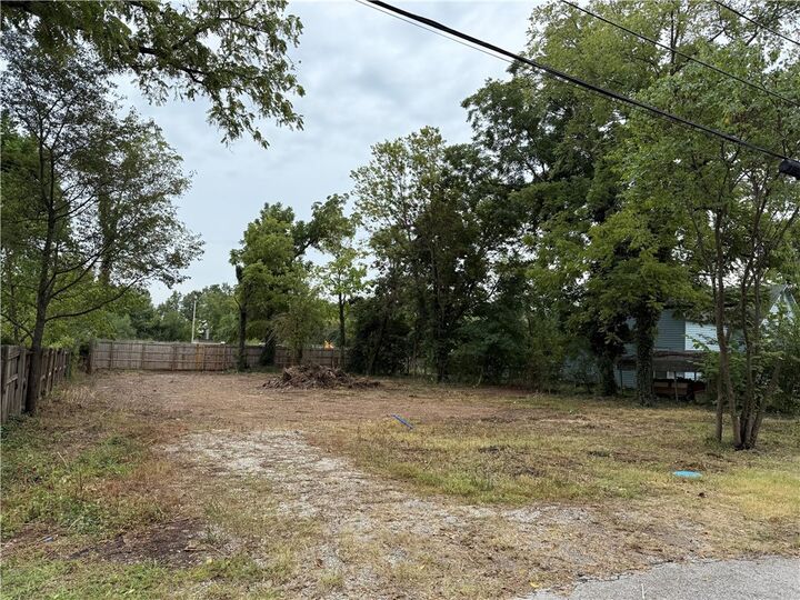 Property Photo:  1407 S 4th Street  AR 72756 