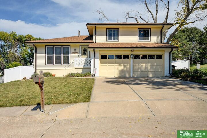 Property Photo:  5917 N 110th Circle  NE 68164 