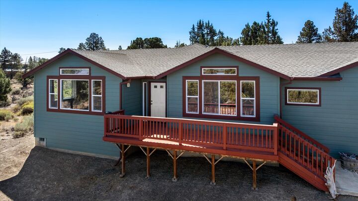 Property Photo:  21085 Arid Avenue  OR 97703 