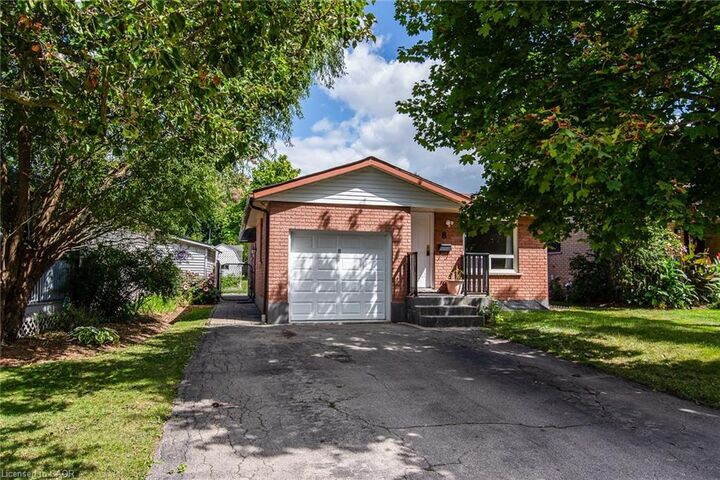 Property Photo:  8 Pamela Place  ON N1H 8C9 