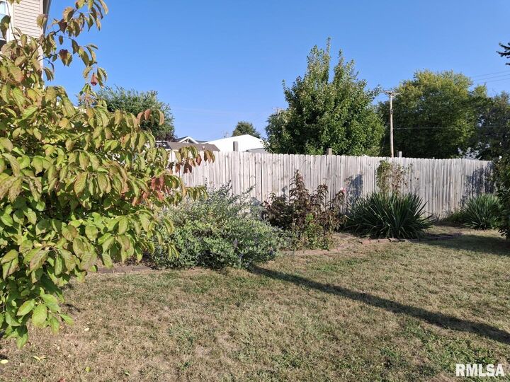 Property Photo:  335 S 5th Avenue  IL 61520 
