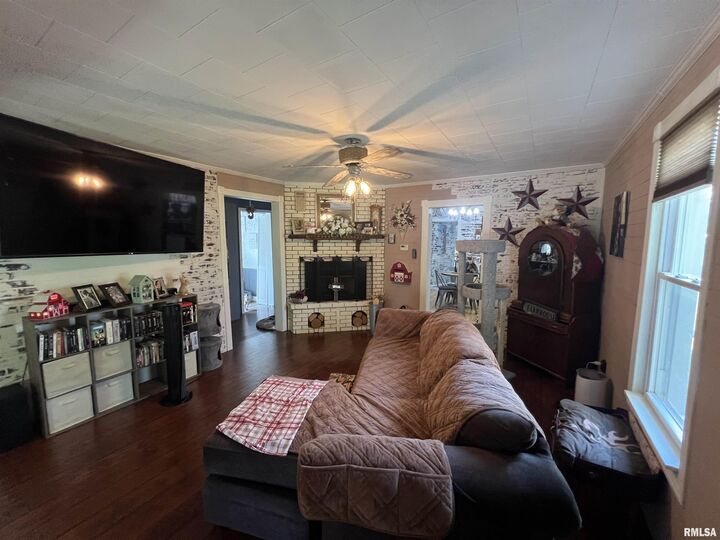 Property Photo: 103 E Florence Street IL 62844