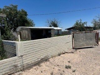 Property Photo: 709 S Valentine St TX 79735