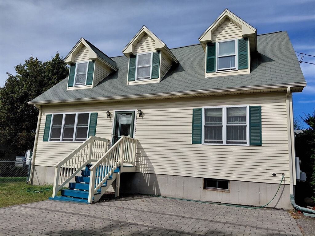 Property Photo:  1 Maplewood Ave 1  MA 01843 