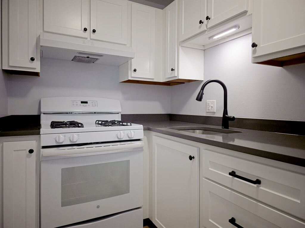 Property Photo:  9 Kenmar Dr 13  MA 01821 