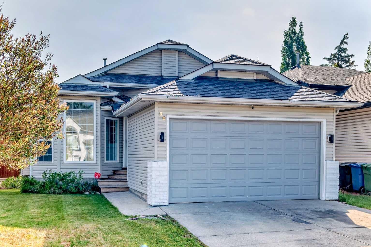 Photo de la propriété:  96 Douglas Ridge Close SE  AB T2Z 3M2 
