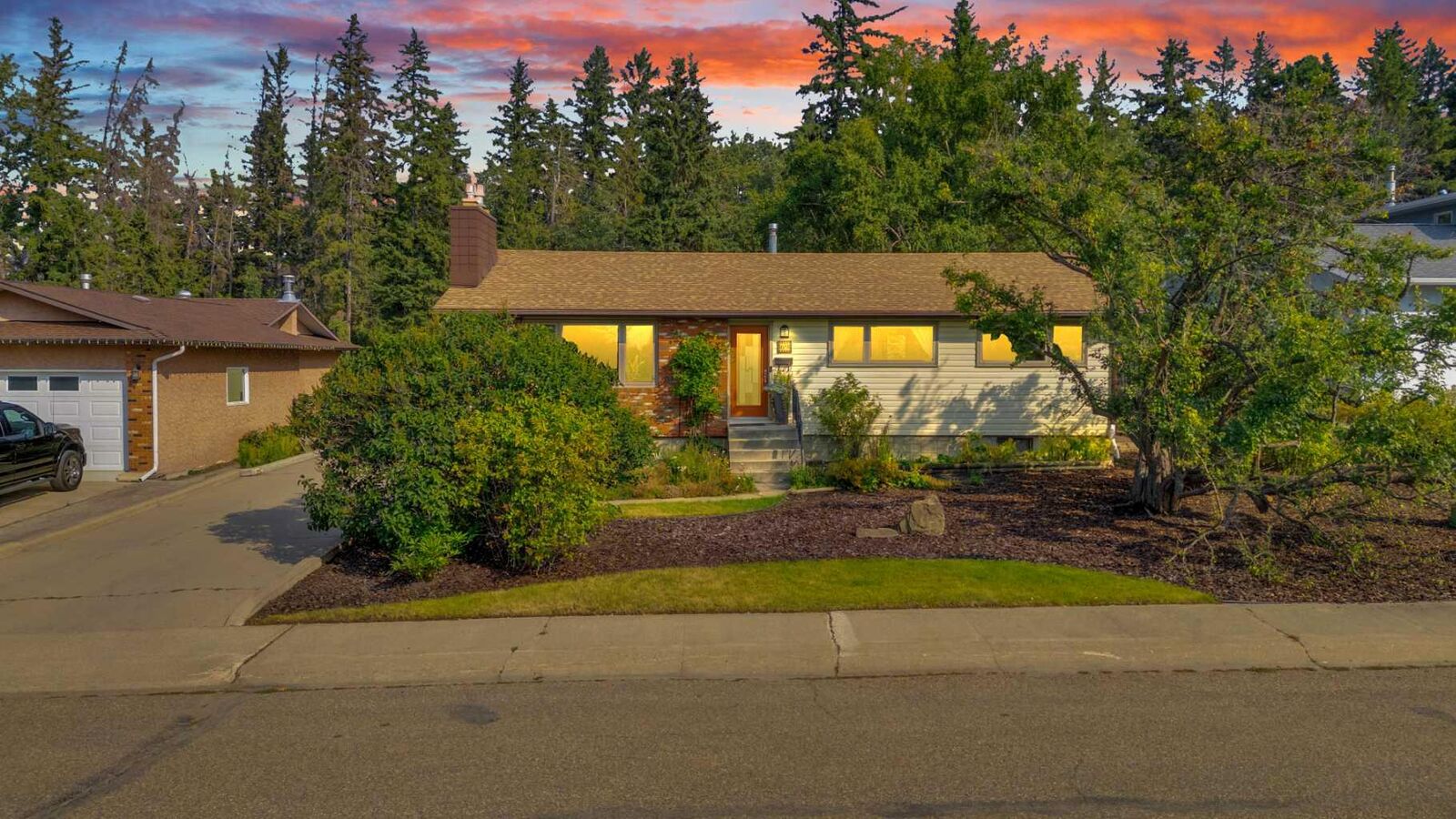 Property Photo:  69 Pamely Avenue  AB T4P 1L2 