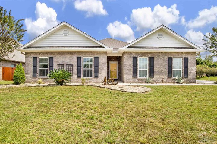 Property Photo: 4738 Felicity Ln FL 32571