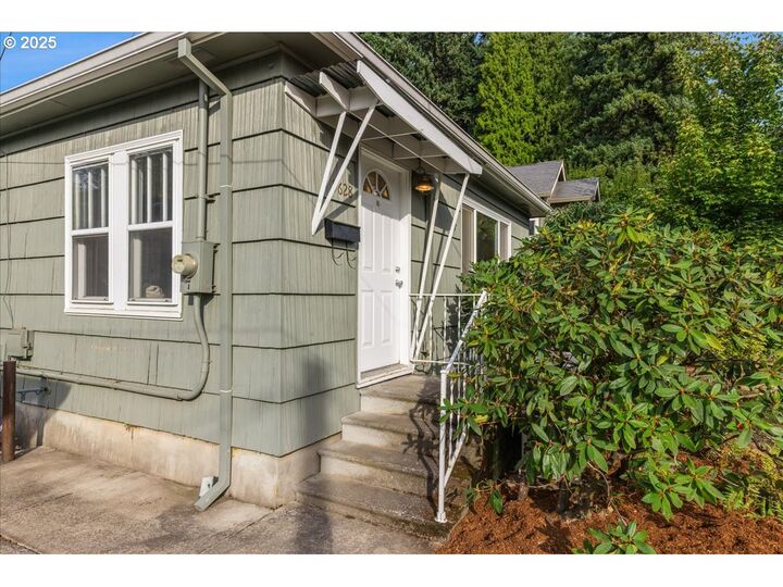 Property Photo: 9628 N Kalmar St OR 97203