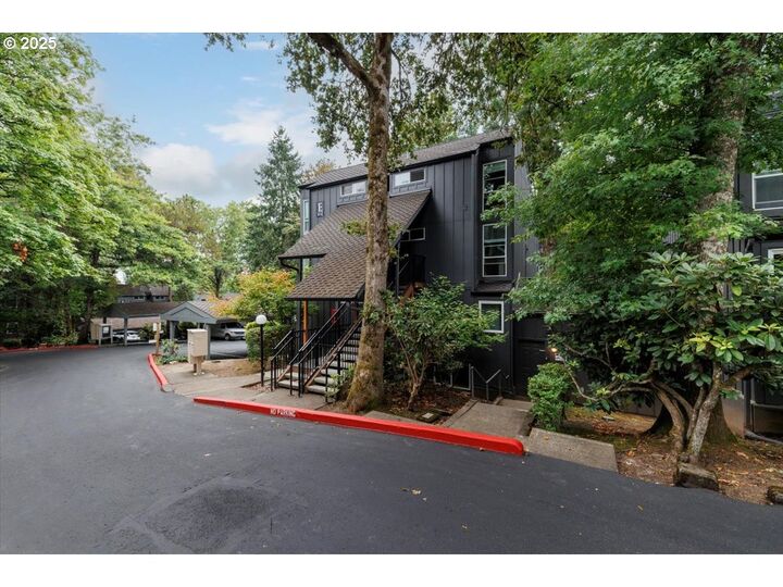 Property Photo: 100 Kerr Pkwy 34 OR 97035