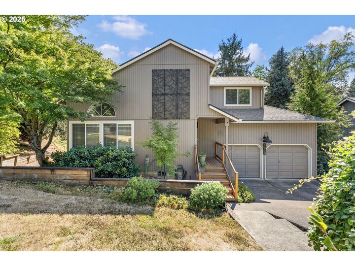 5828 SW Huddleson St  Portland OR 97219 photo