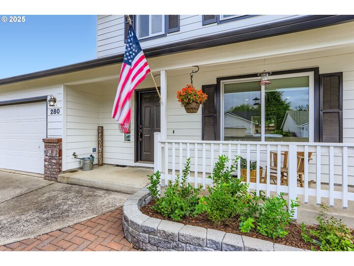 Property Photo:  280 NW Country Ct  OR 97128 