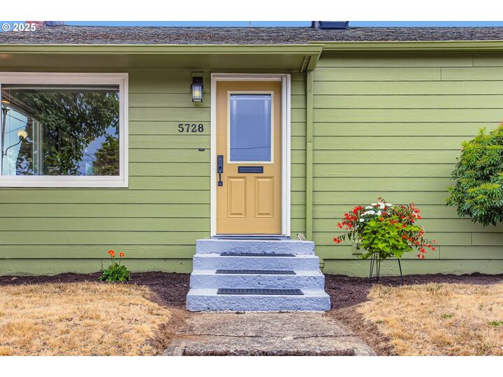 Property Photo: 5728 NE Wasco St OR 97213