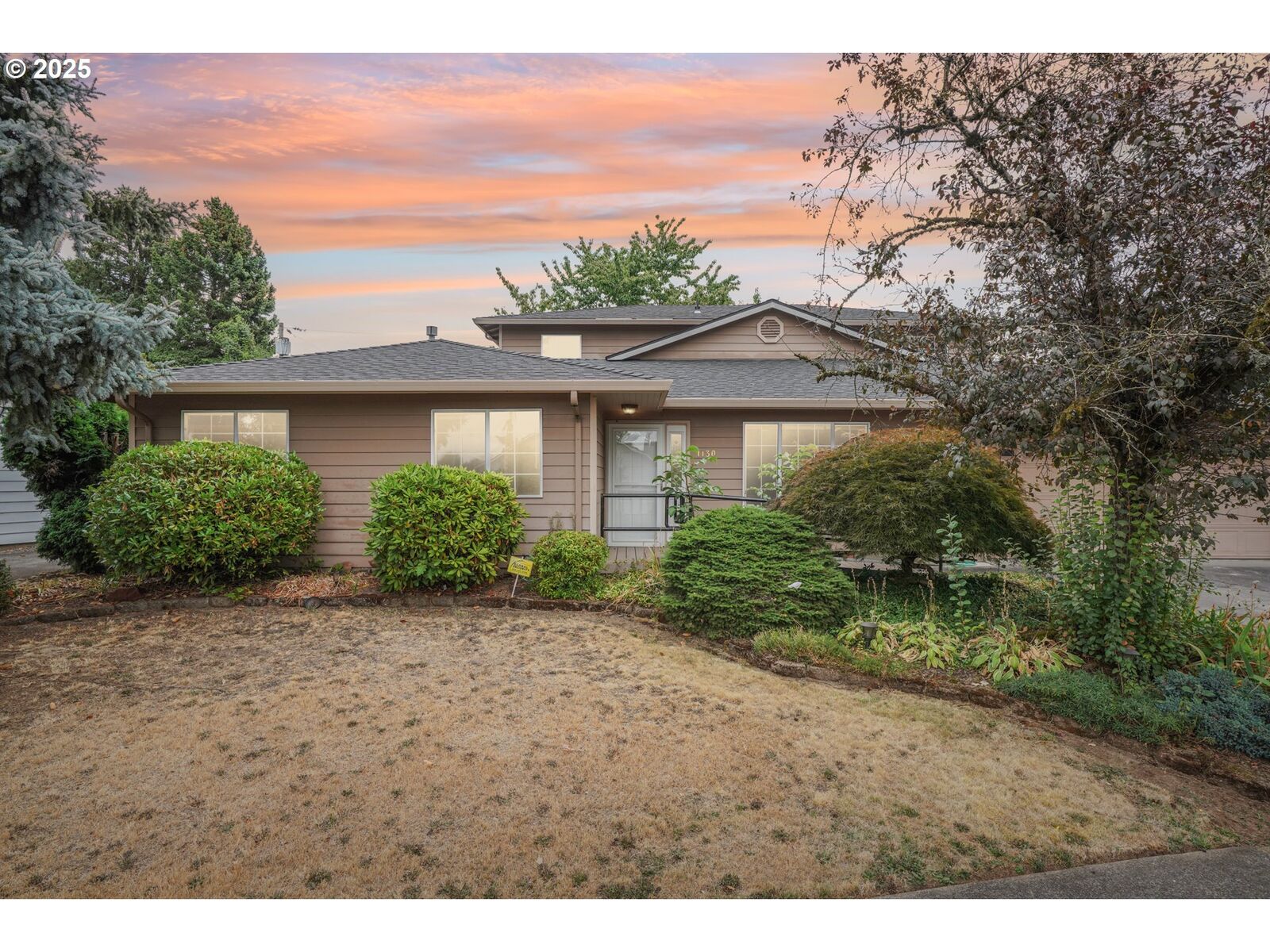 Property Photo:  1130 NE 178th Ave  OR 97230 