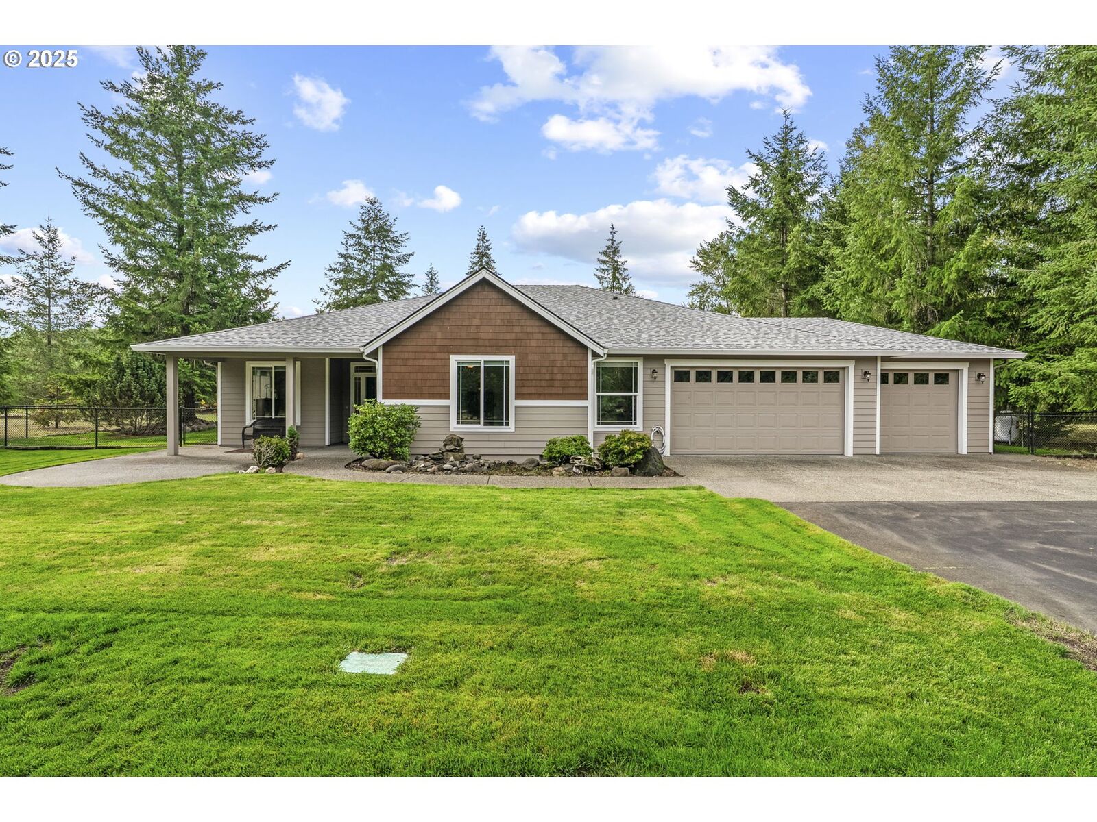 Property Photo:  330 Riley Ct  WA 98649 