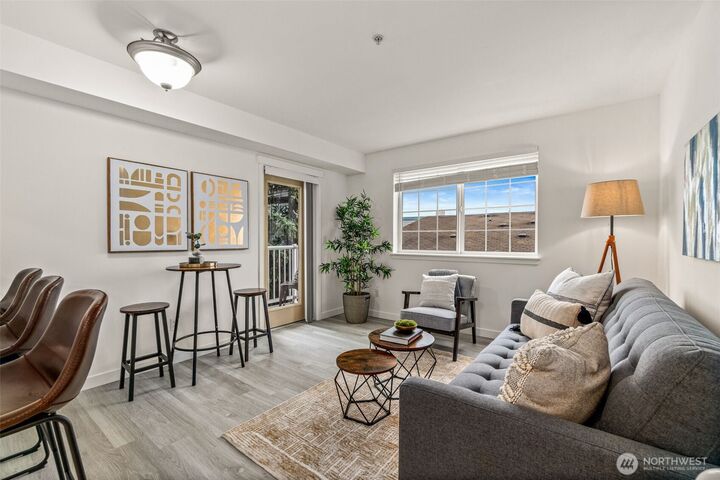 Property Photo: 11326 3rd Avenue NE 204 WA 98125