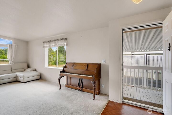 Property Photo: 18425 NE 95th Street 43 WA 98052