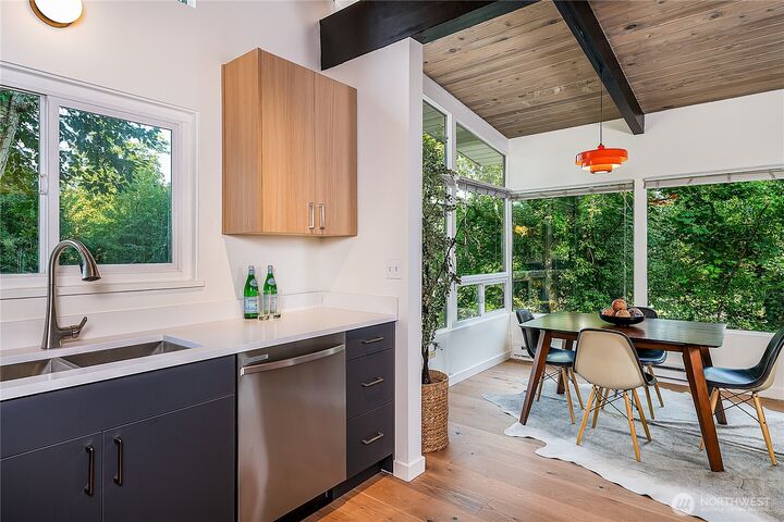 Property Photo: 2811 NE 105th Street WA 98125