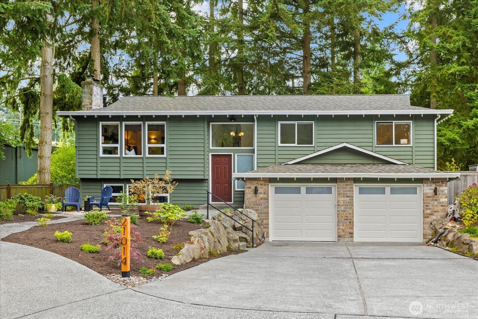 Property Photo: 21014 Woodlake Drive WA 98026